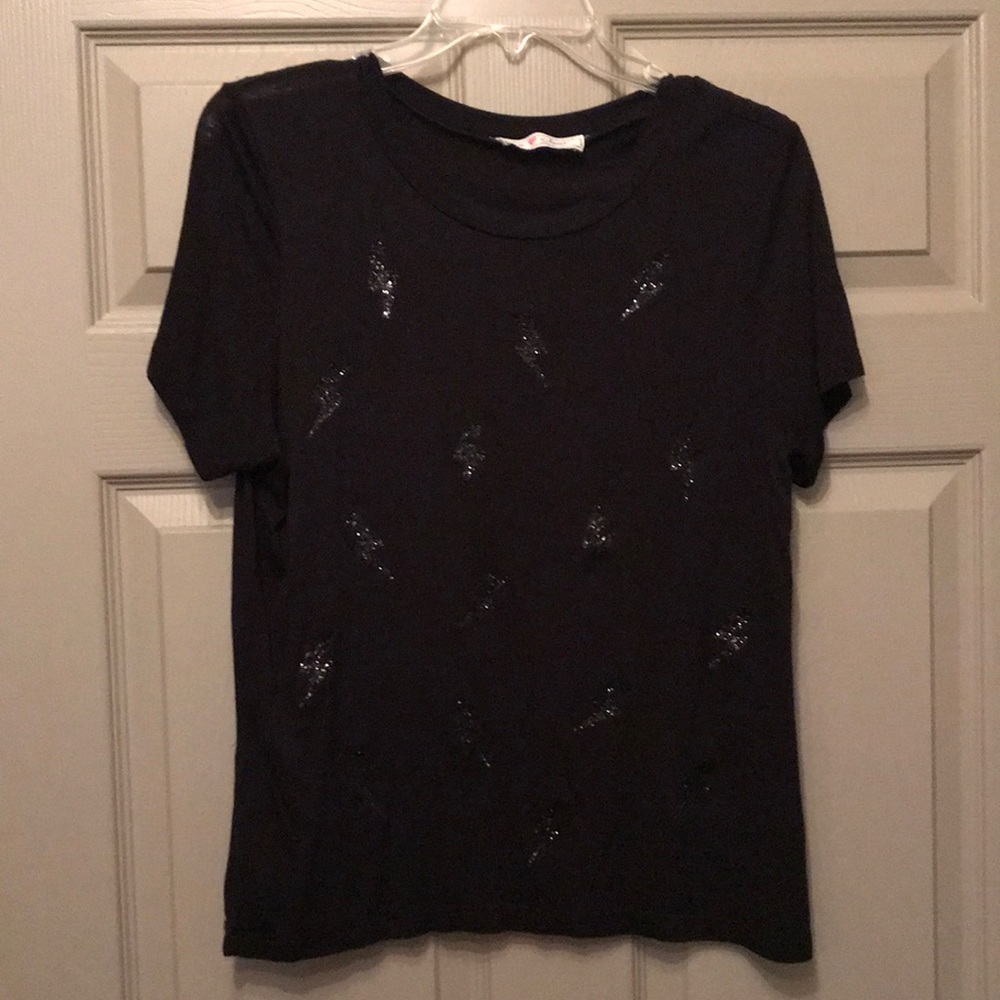 Buckle black tee with glitter lightning bolts